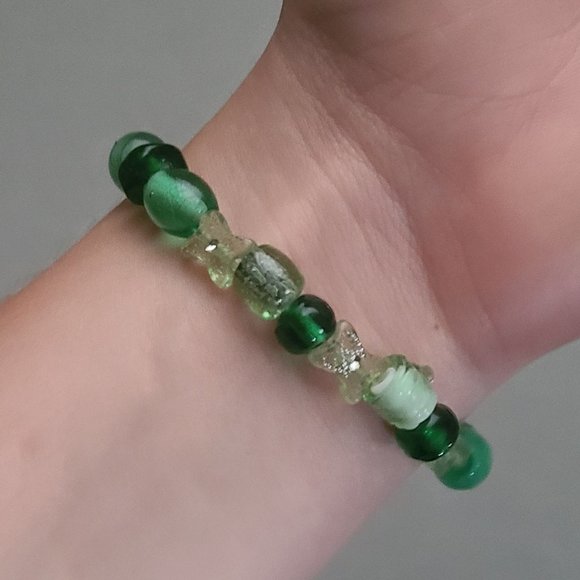 Green Beaded Bracelet with Fish with Toggle Closure - Picture 3 of 8